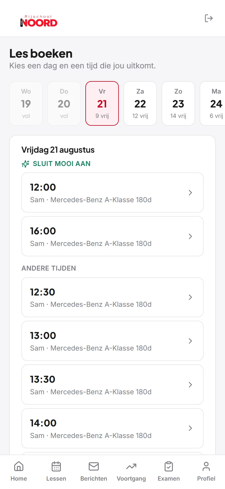 Scherm om zelf een rijles te boeken met een dagkeuze en de beschikbare tijden
